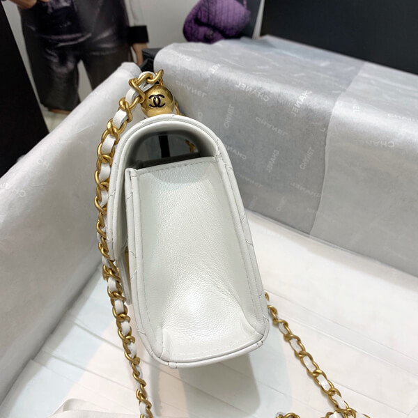 シャネル スーパーコピーパールが超エレ女最新作チェーンクラッチ